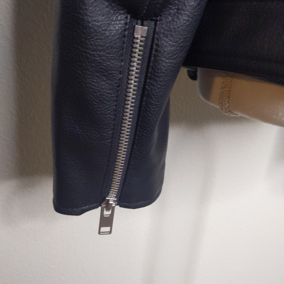 NEW H&M Faux Leather Jacket Slim Fit Faux Fur Collar Black Small - Picture 6 of 9